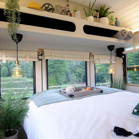 American School Bus Retreat With Hot Tub In Sussex Meadow Uckfield Zewnętrze zdjęcie