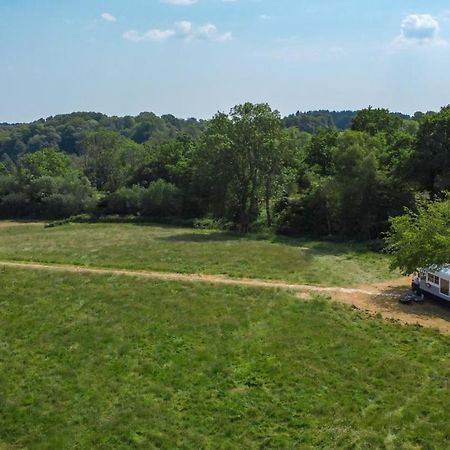 American School Bus Retreat With Hot Tub In Sussex Meadow Uckfield Zewnętrze zdjęcie