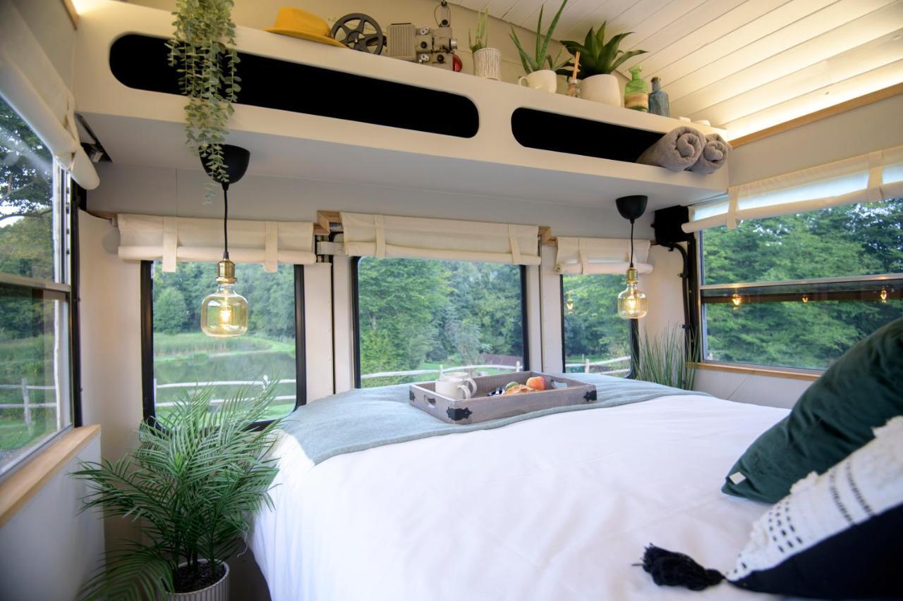 American School Bus Retreat With Hot Tub In Sussex Meadow Uckfield Zewnętrze zdjęcie