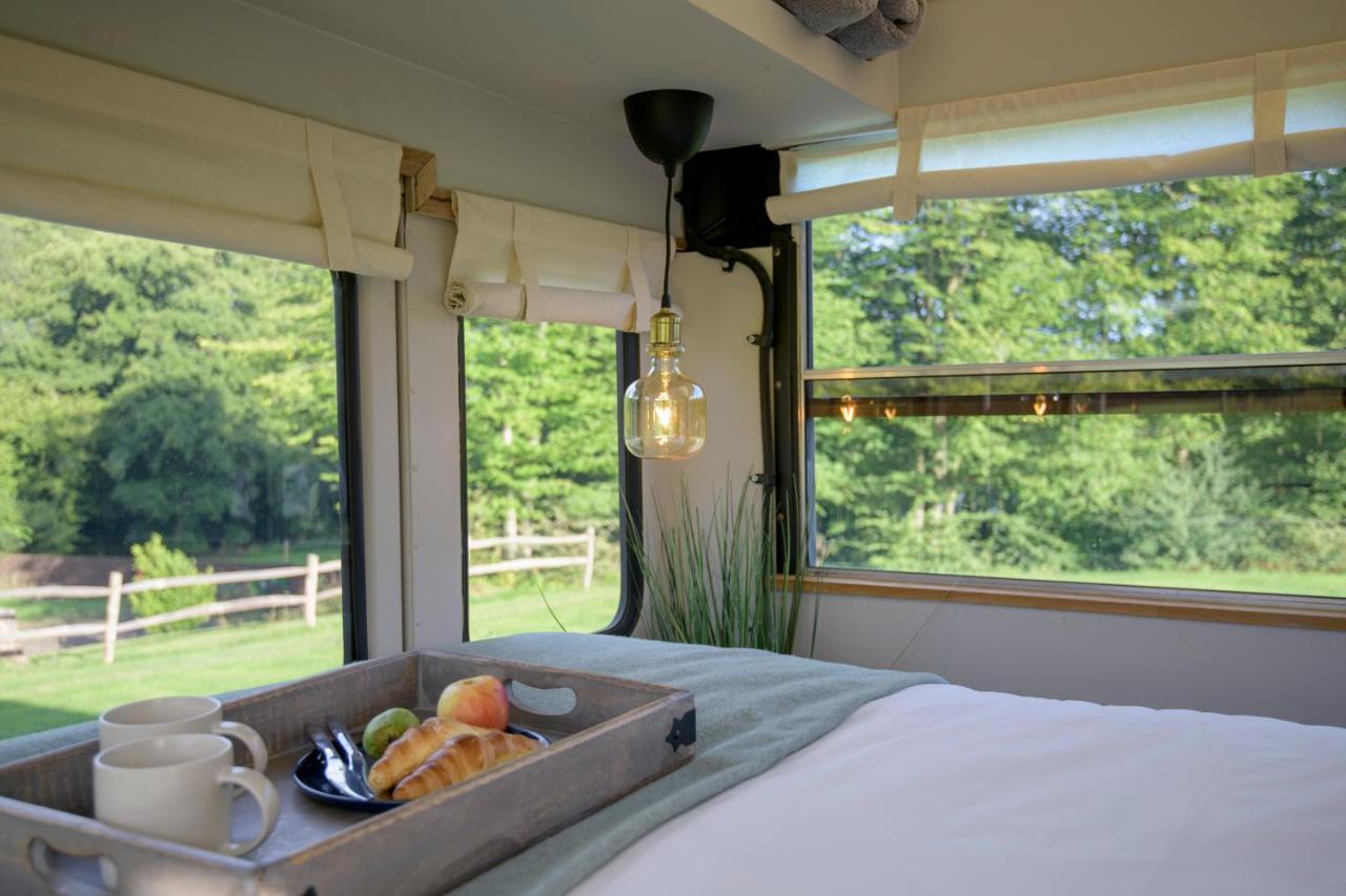 American School Bus Retreat With Hot Tub In Sussex Meadow Uckfield Zewnętrze zdjęcie