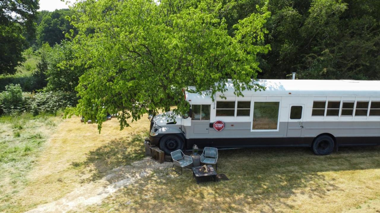 American School Bus Retreat With Hot Tub In Sussex Meadow Uckfield Zewnętrze zdjęcie